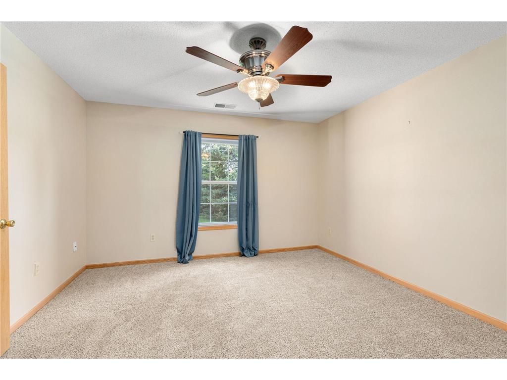 2100 Oak Tree Lane #B Austin MN 55912 7110604 image21