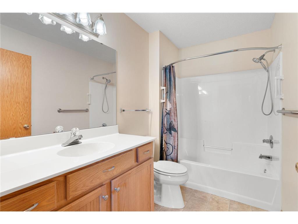 2100 Oak Tree Lane #B Austin MN 55912 7110604 image23