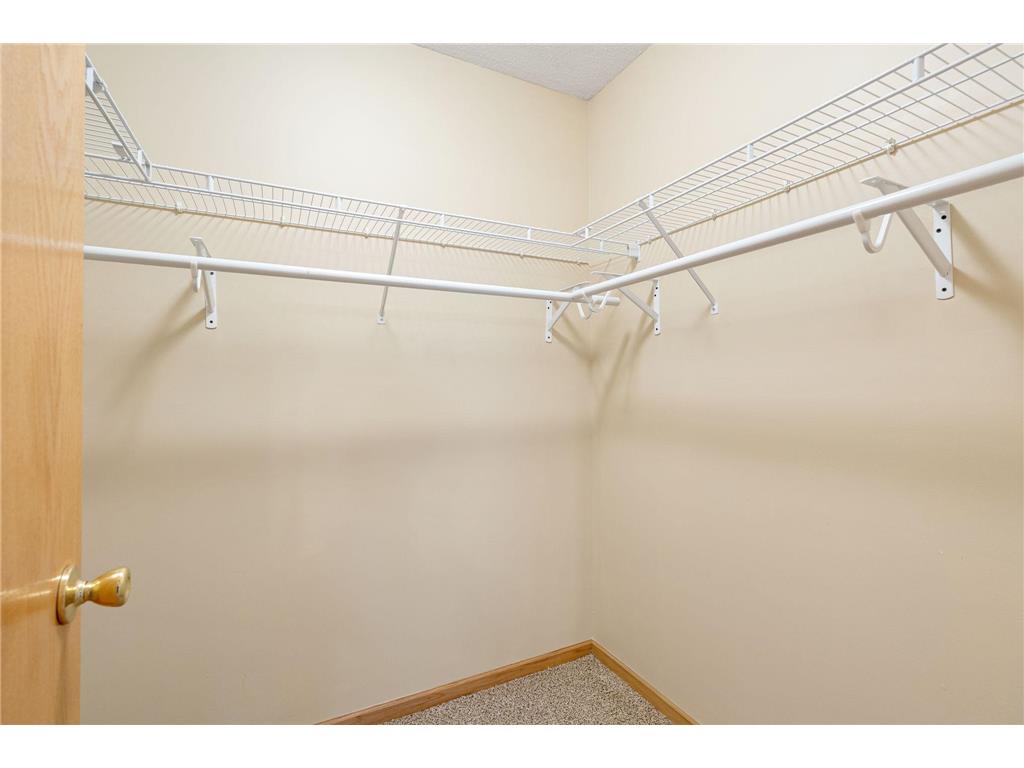 2100 Oak Tree Lane #B Austin MN 55912 7110604 image24