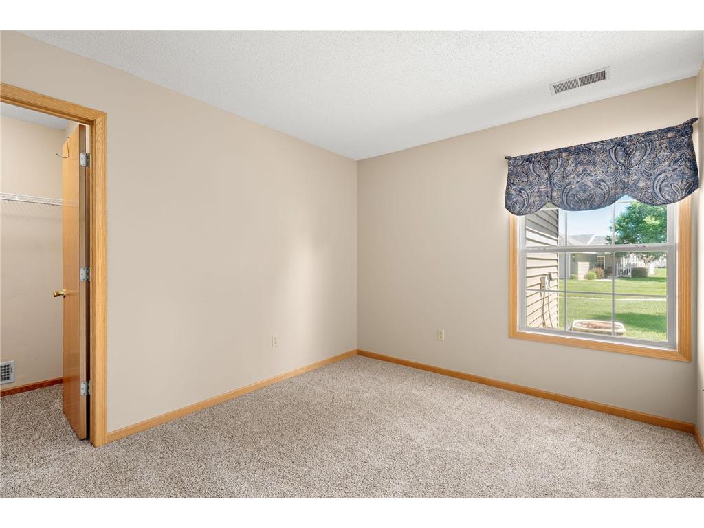 2100 Oak Tree Lane #B Austin MN 55912 7110604 image25