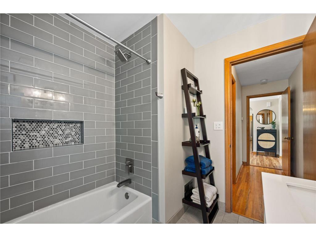 2101 Regent Avenue N Golden Valley MN 55422 - Bassett Creek 7079950 image14