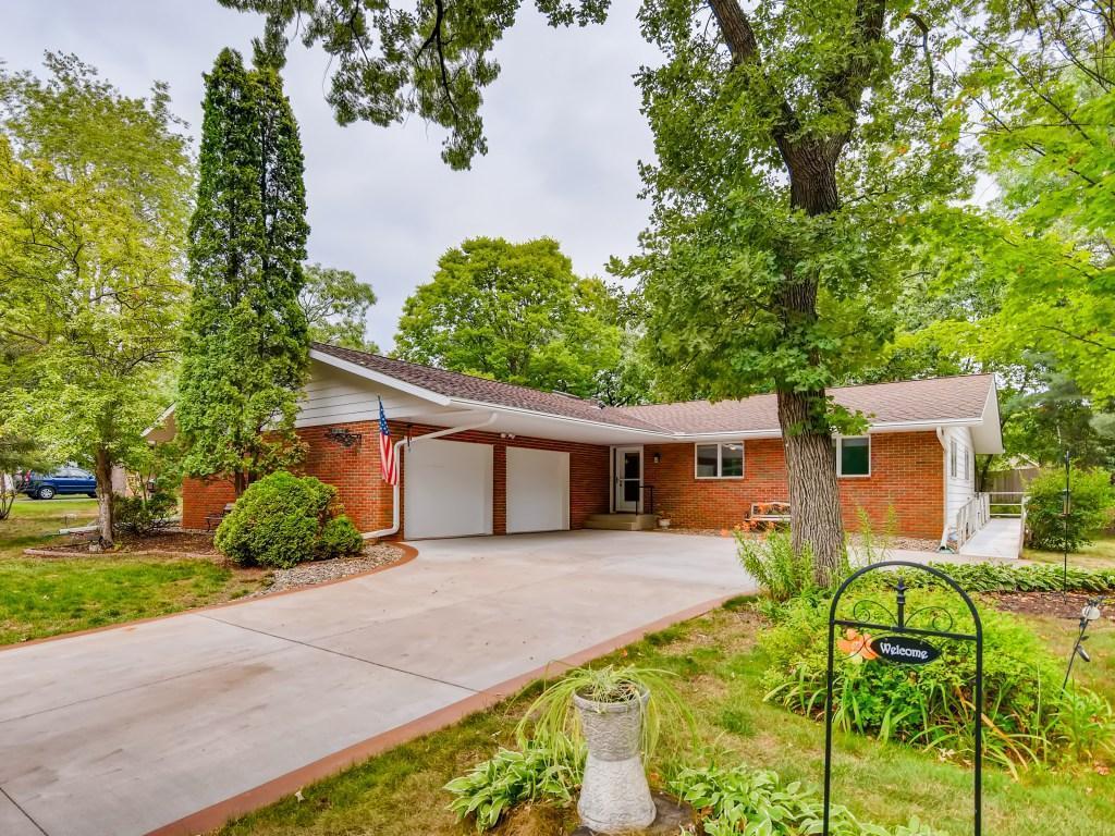 2102 Chestnut Drive, Hudson, WI, 54016 MLS 6075890 Edina Realty