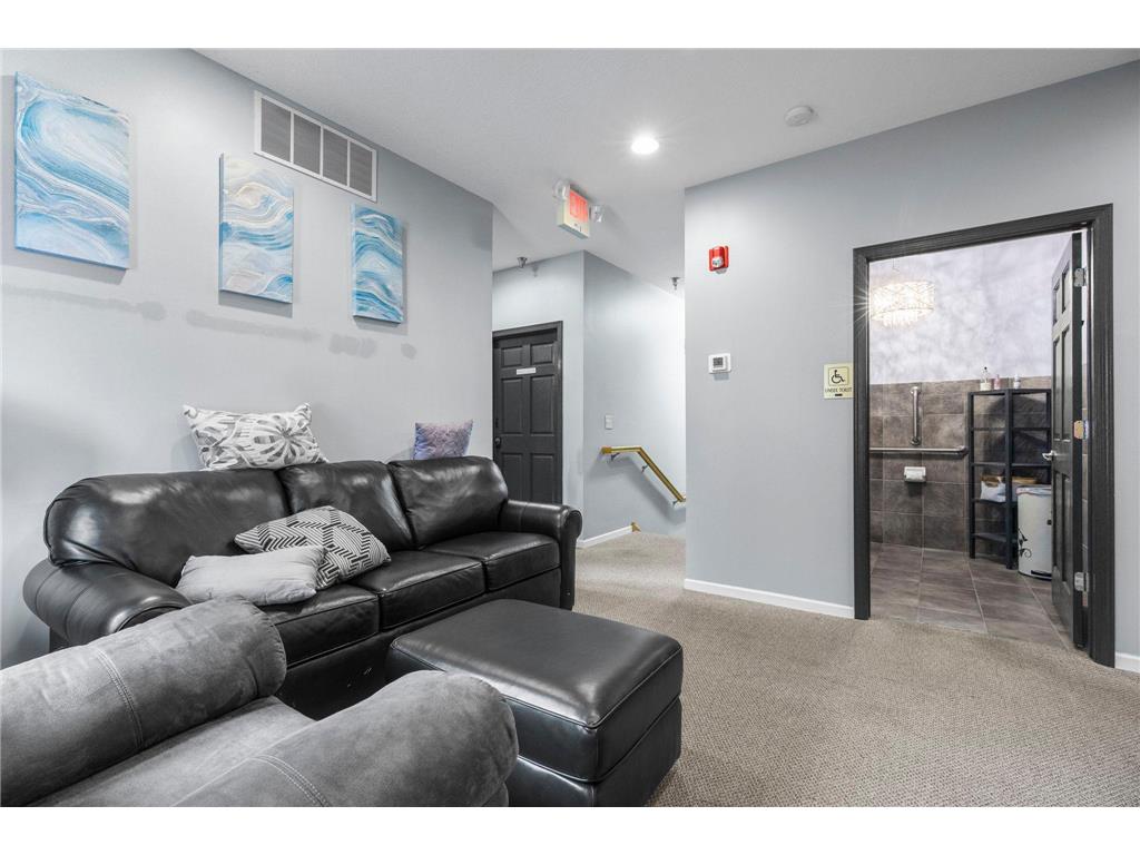 2103 County Road D E #A Maplewood MN 55109 7114446 image15