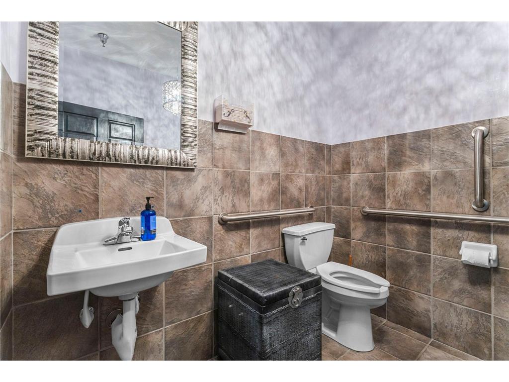 2103 County Road D E #A Maplewood MN 55109 7114446 image16