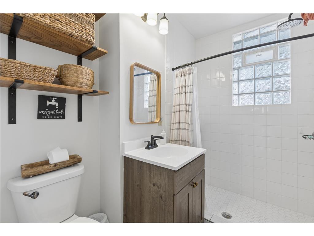 2104 Glenwood Avenue Minneapolis MN 55405 7058220 image21