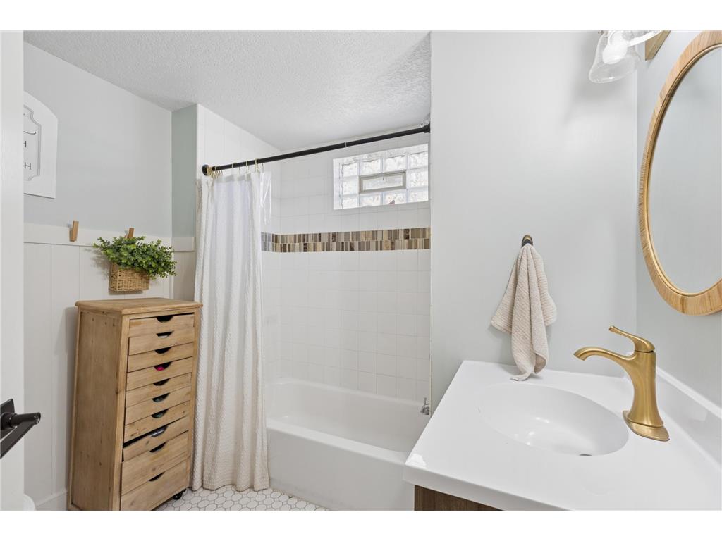 2104 Glenwood Avenue Minneapolis MN 55405 7058220 image22