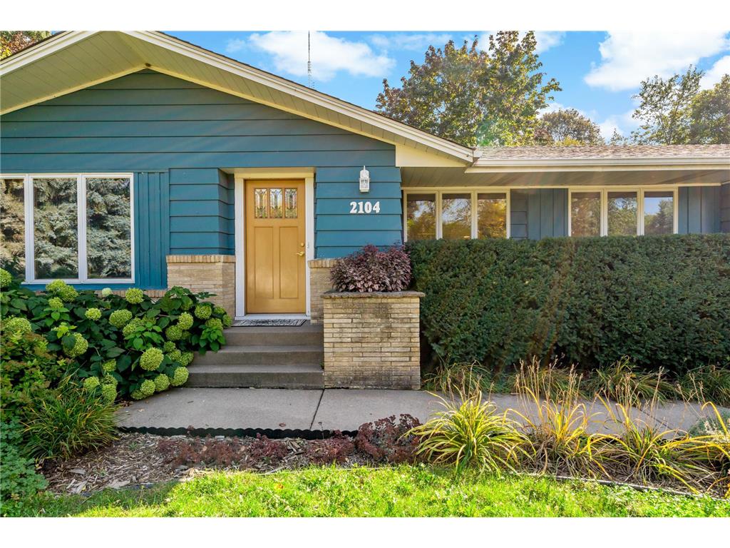 2104 Rosewood Lane S Roseville MN 55113 6438457 image1