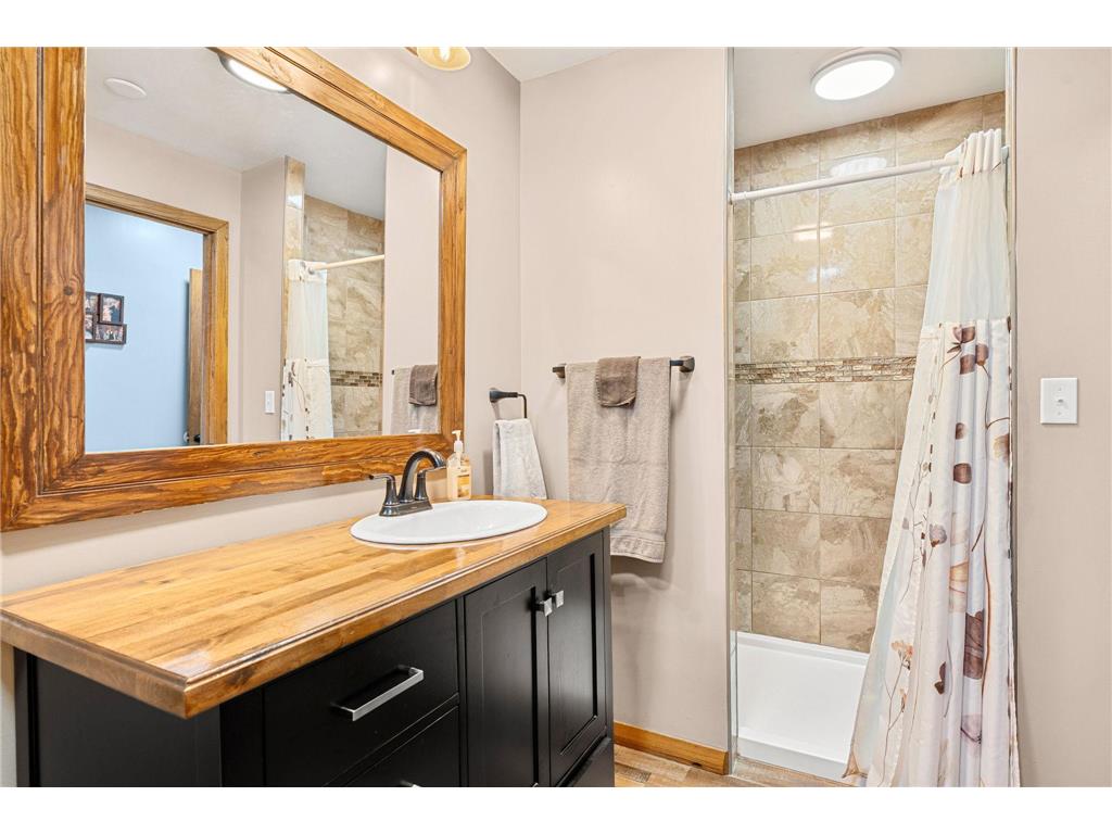2104 W Oakland Avenue Austin MN 55912 7045877 image24