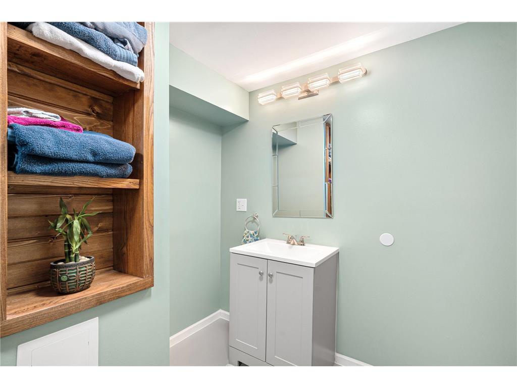 2104 W Oakland Avenue Austin MN 55912 7045877 image34