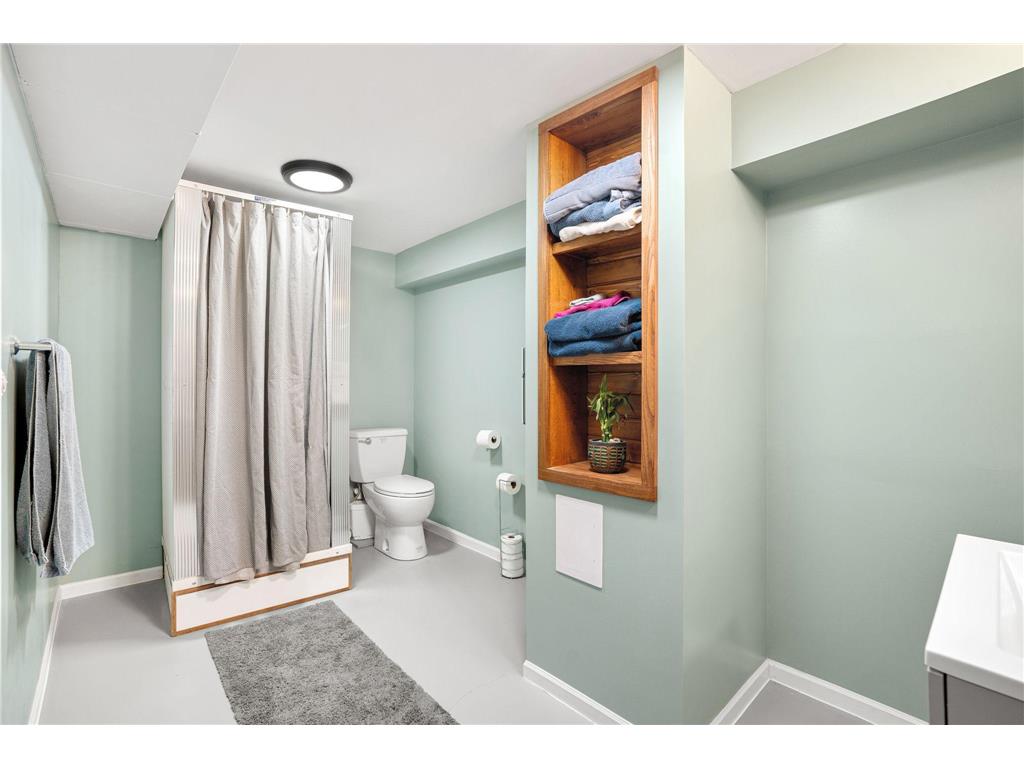 2104 W Oakland Avenue Austin MN 55912 7045877 image35