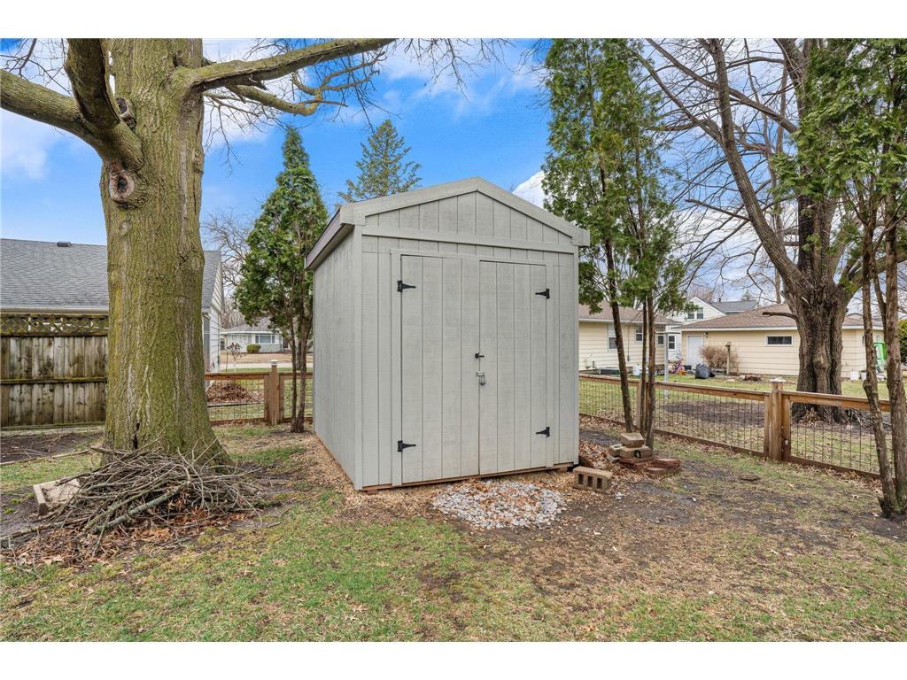 2104 W Oakland Avenue Austin MN 55912 7045877 image9