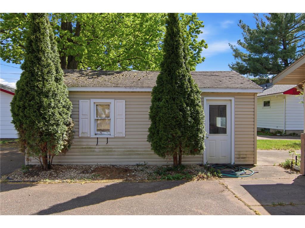 2108 S Broadway Street Menomonie WI 54751 7073371 image35