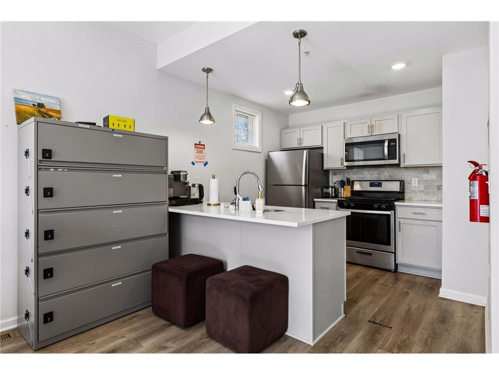 2109 Aldrich Avenue S Minneapolis MN 55405 7062934 image24