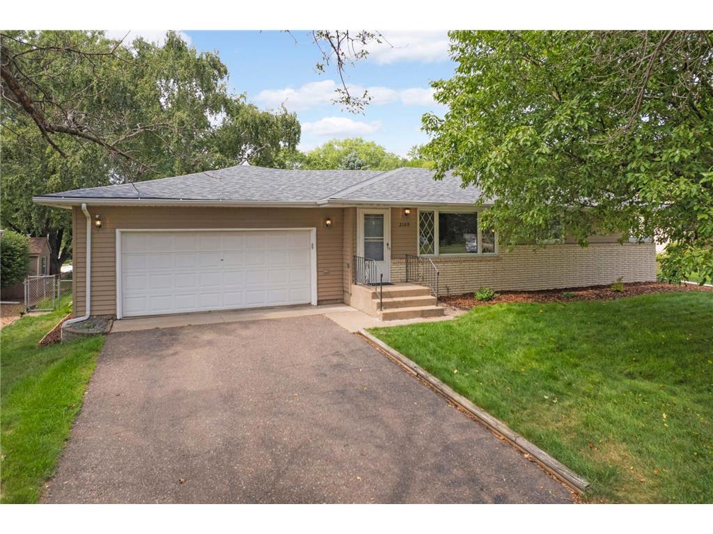2109 Hand Avenue Roseville MN 55113 6415175 image1