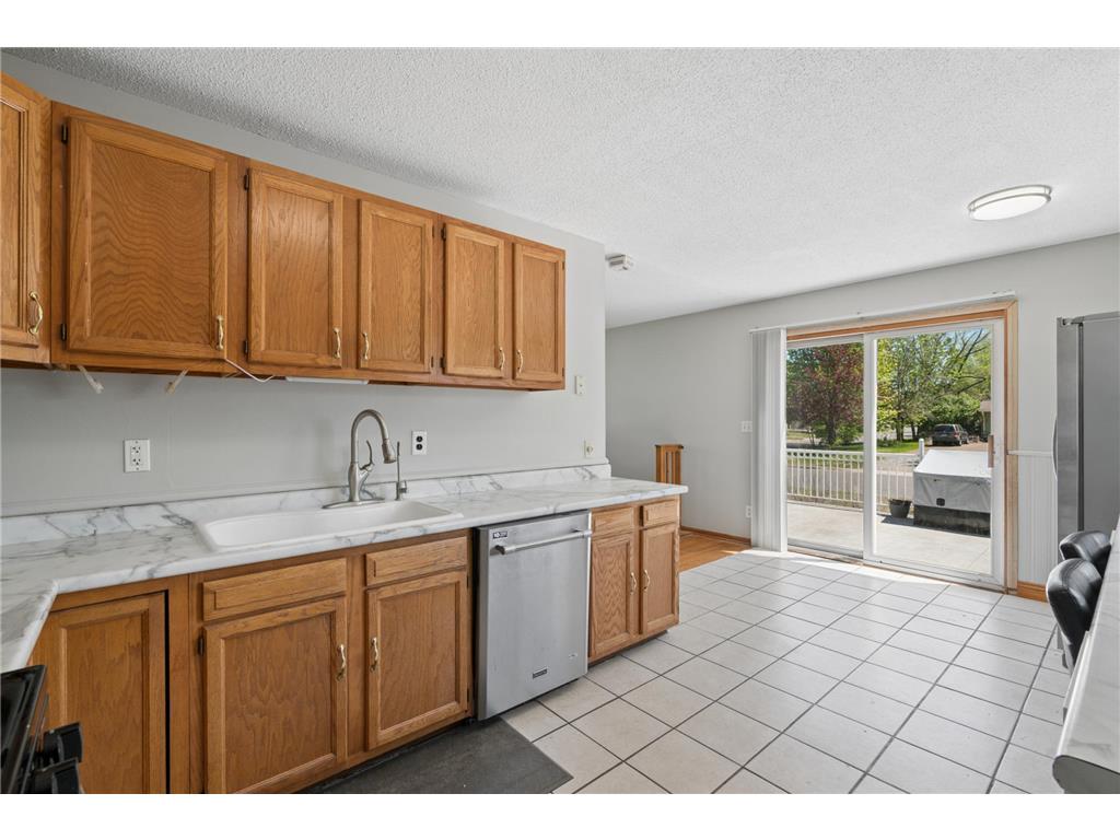2109 Yellowstone Trail Brooklyn Park MN 55444 7065574 image11