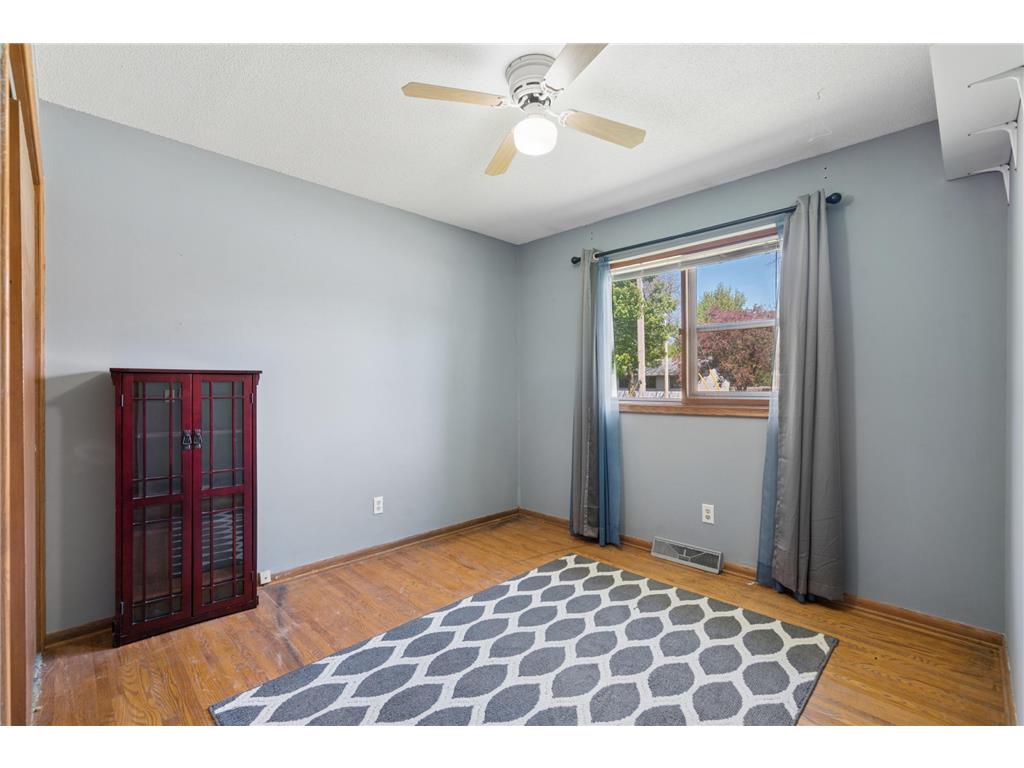 2109 Yellowstone Trail Brooklyn Park MN 55444 7065574 image17