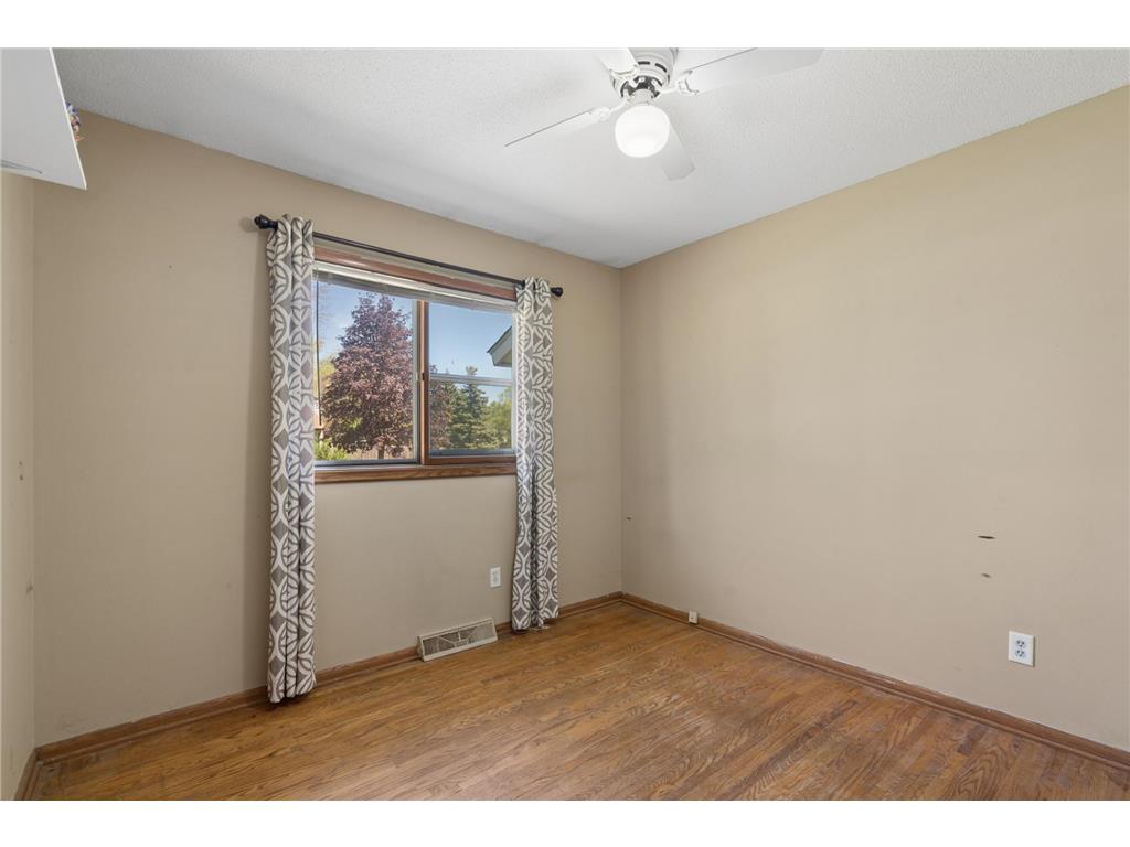 2109 Yellowstone Trail Brooklyn Park MN 55444 7065574 image19