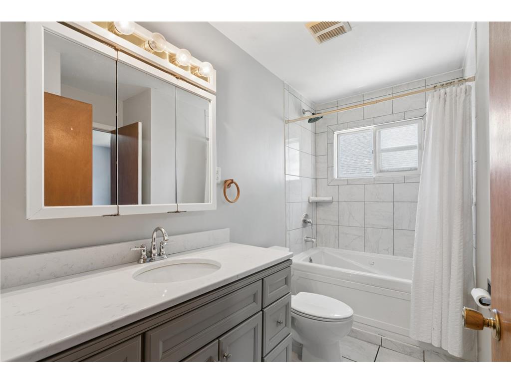 2109 Yellowstone Trail Brooklyn Park MN 55444 7065574 image20
