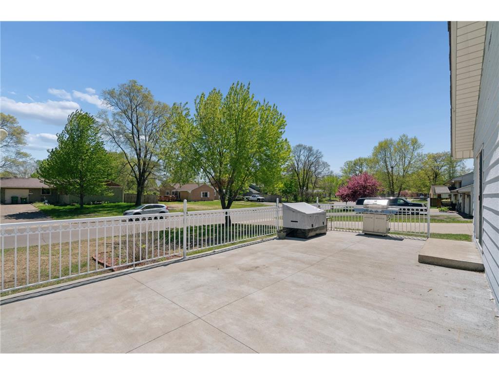 2109 Yellowstone Trail Brooklyn Park MN 55444 7065574 image5