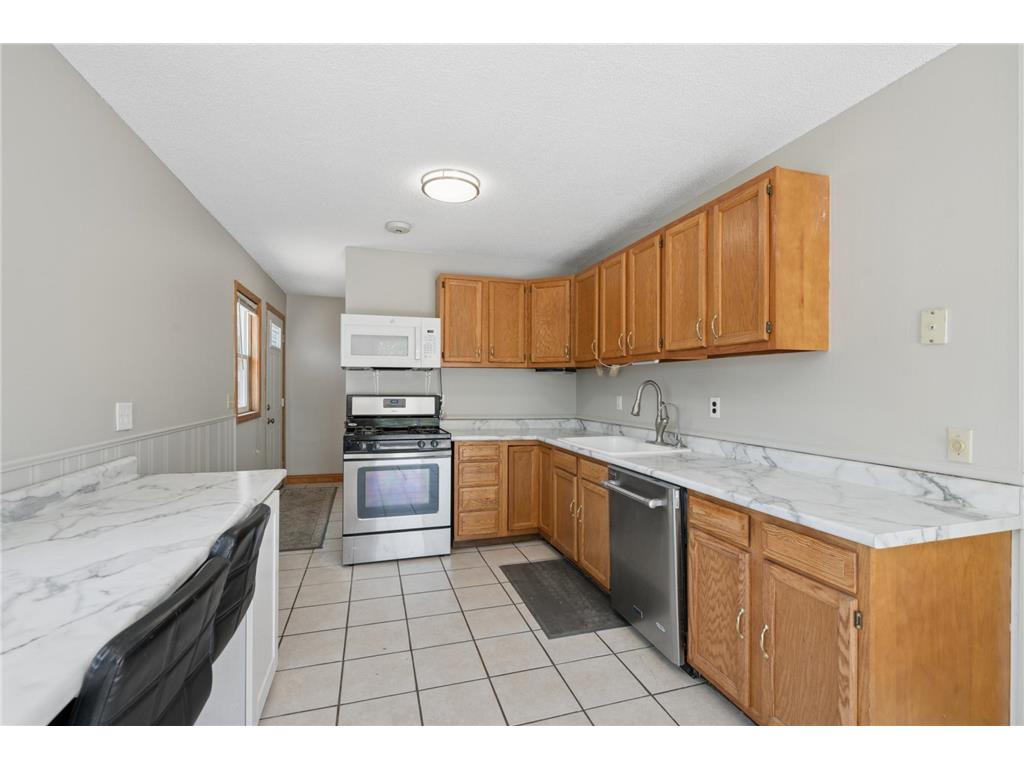 2109 Yellowstone Trail Brooklyn Park MN 55444 7065574 image9