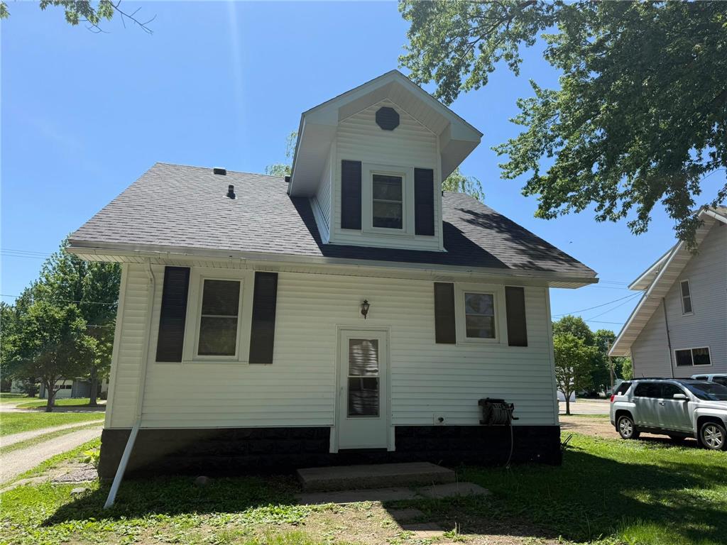 211 2nd Street SE New Richland MN 56072 7081639 image1