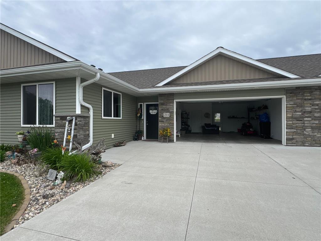 211 3rd Avenue SW Wells MN 56097 7083863 image3