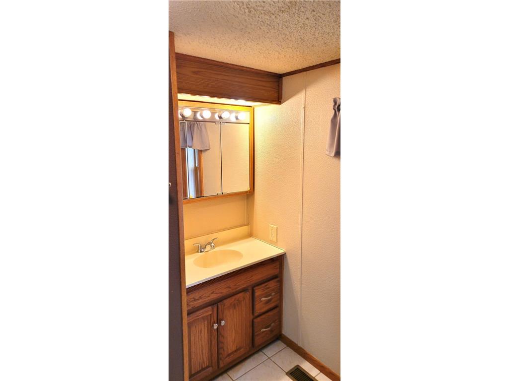 211 4th Avenue SE Baudette MN 56623 7054702 image16