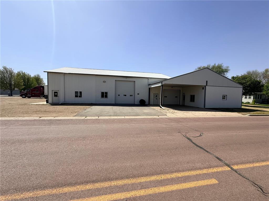 211 8th Street Walnut Grove MN 56180 7074870 image2
