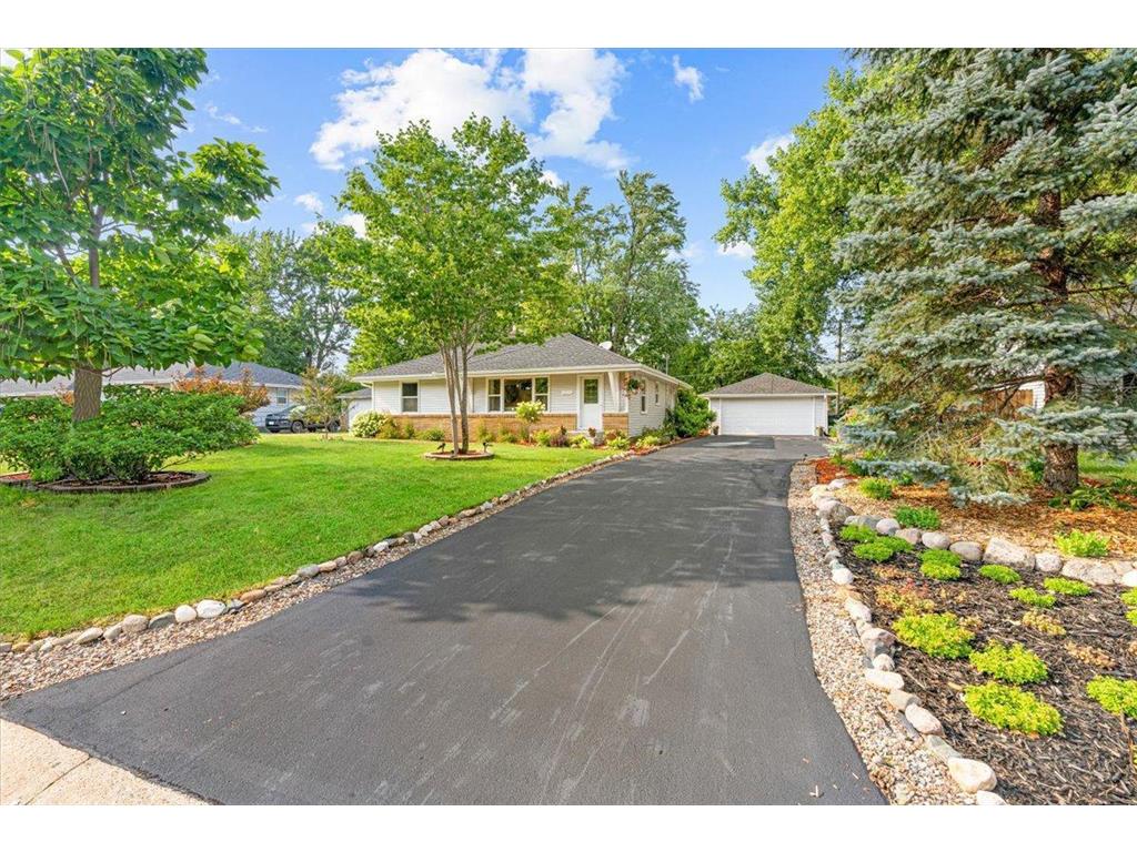 211 92nd Avenue NE Blaine MN 55434 6405511 image1