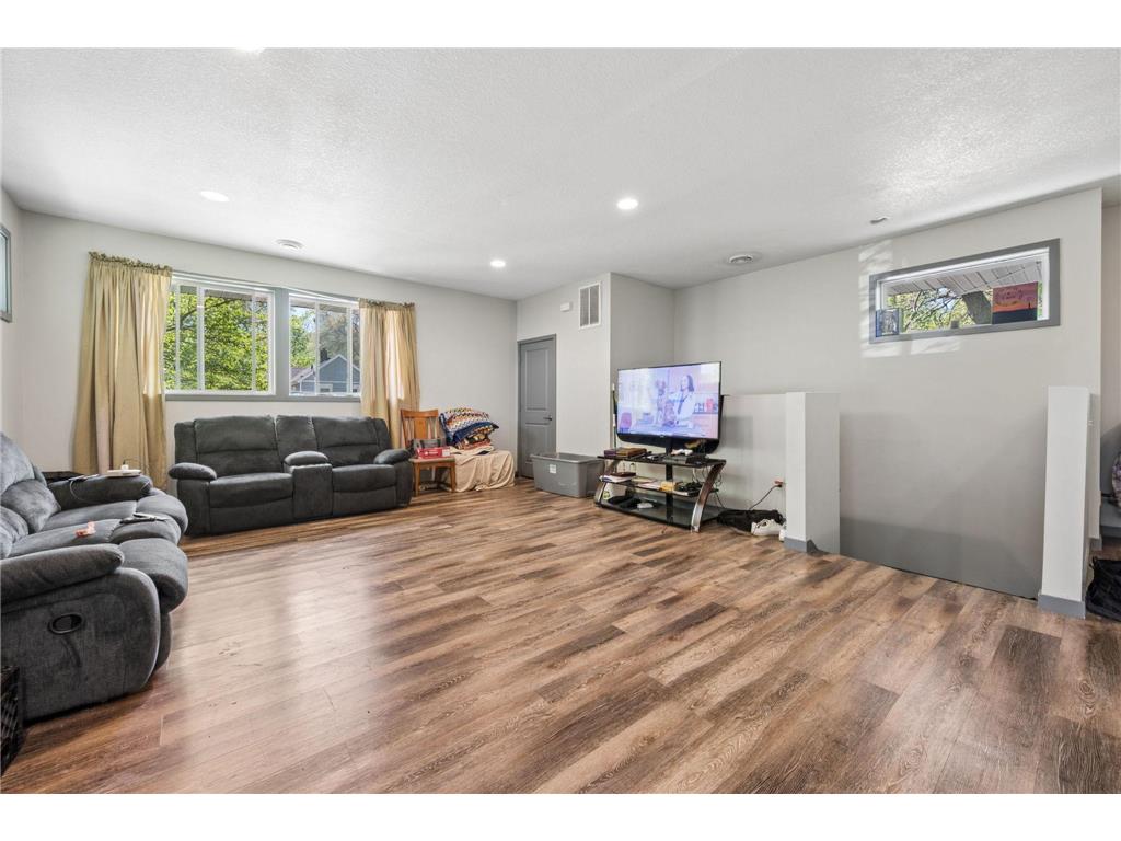 211 Belvidere Street E Saint Paul MN 55107 7042423 image25