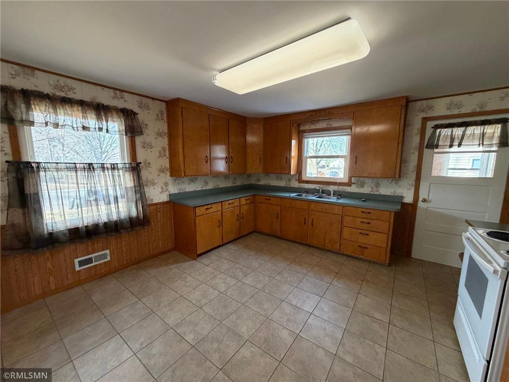 211 E 3rd Avenue Luck WI 54853 7041707 image9