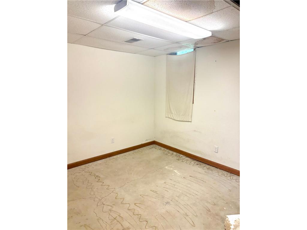 211 E Broadway Street Redwood Falls MN 56283 7092680 image11