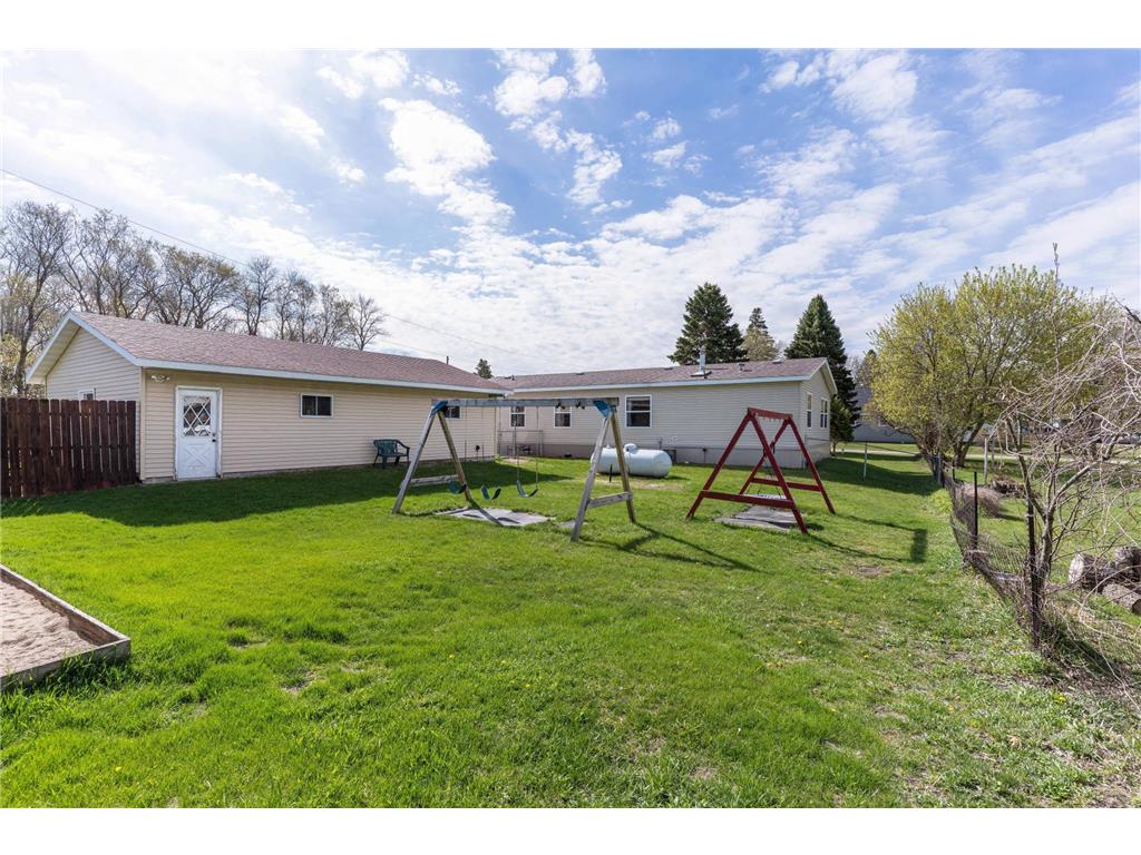 211 E Central Avenue Clitherall MN 56524 7071424 image10