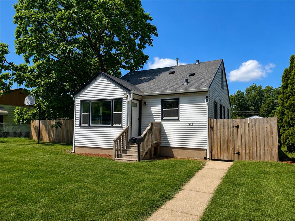 211 E Spruce Street South Saint Paul MN 55075 7109011 image1