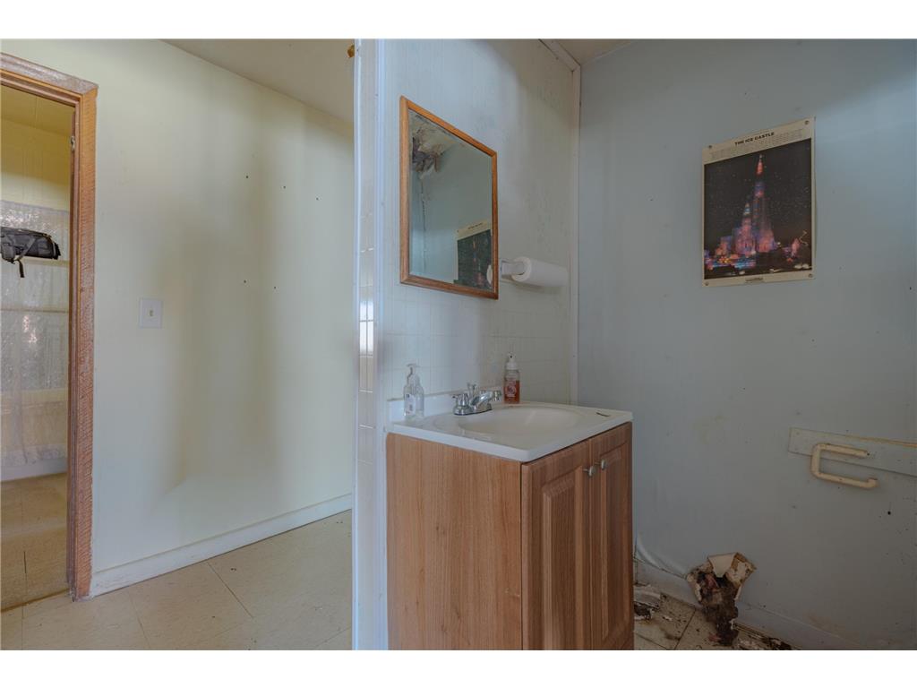 211 Front Street NW Sunburg MN 56289 7054487 image12