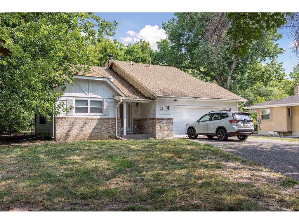211 McCarron Street Roseville MN 55113 - McCarron 6400267 image1