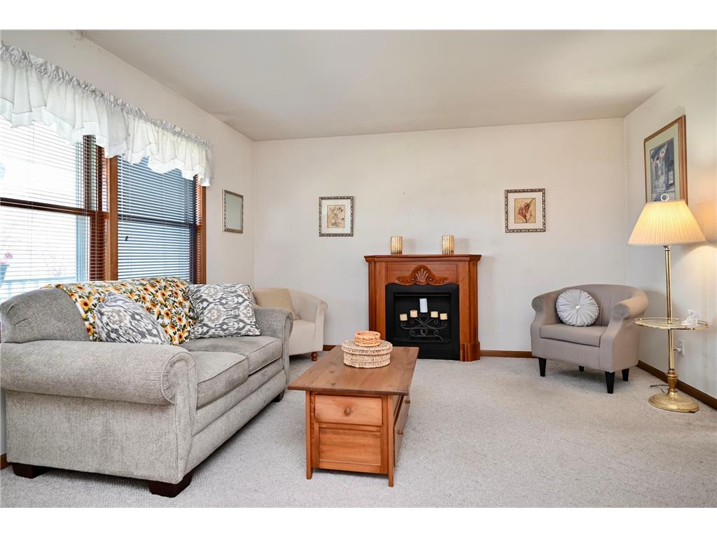 211 Sunset Avenue NW Altura MN 55910 7066264 image4