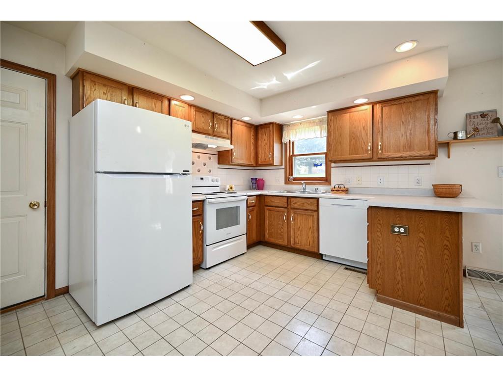 211 Sunset Avenue NW Altura MN 55910 7066264 image5