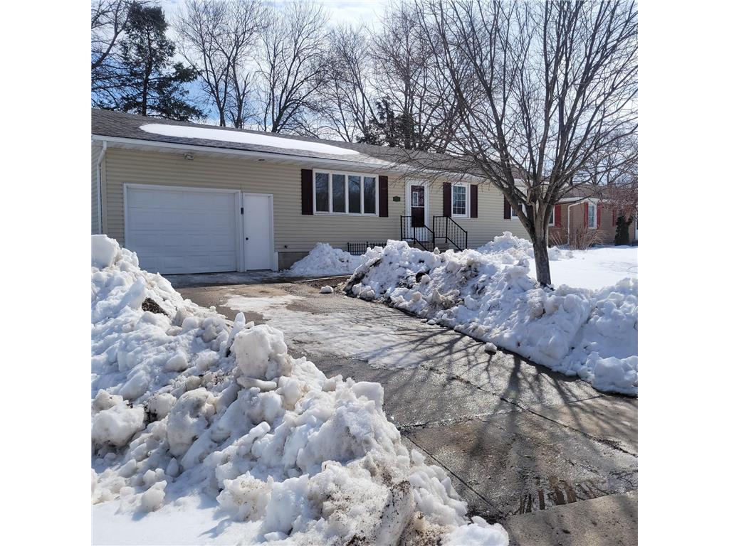 211 W Christina Street, Fairmont, MN, 56031 MLS 6349593 Edina Realty