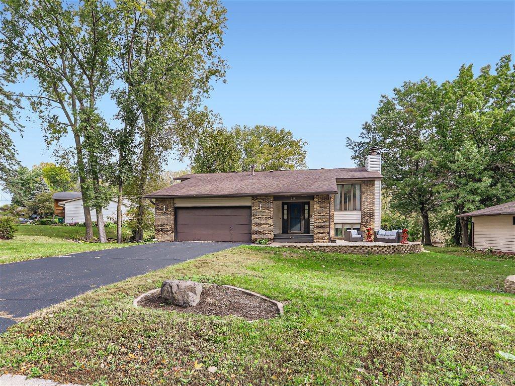 211 Woodridge Drive Vadnais Heights MN 55127 6404032 image1