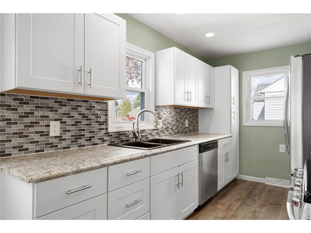 2110 E Oakland Avenue Austin MN 55912 7066508 image1