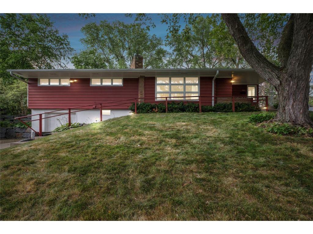 2110 N Perry Avenue N Golden Valley MN 55422 6387621 image1