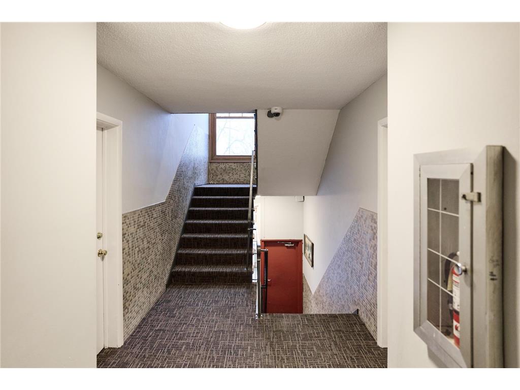 2110 Park Avenue Minneapolis MN 55404 6823043 image7