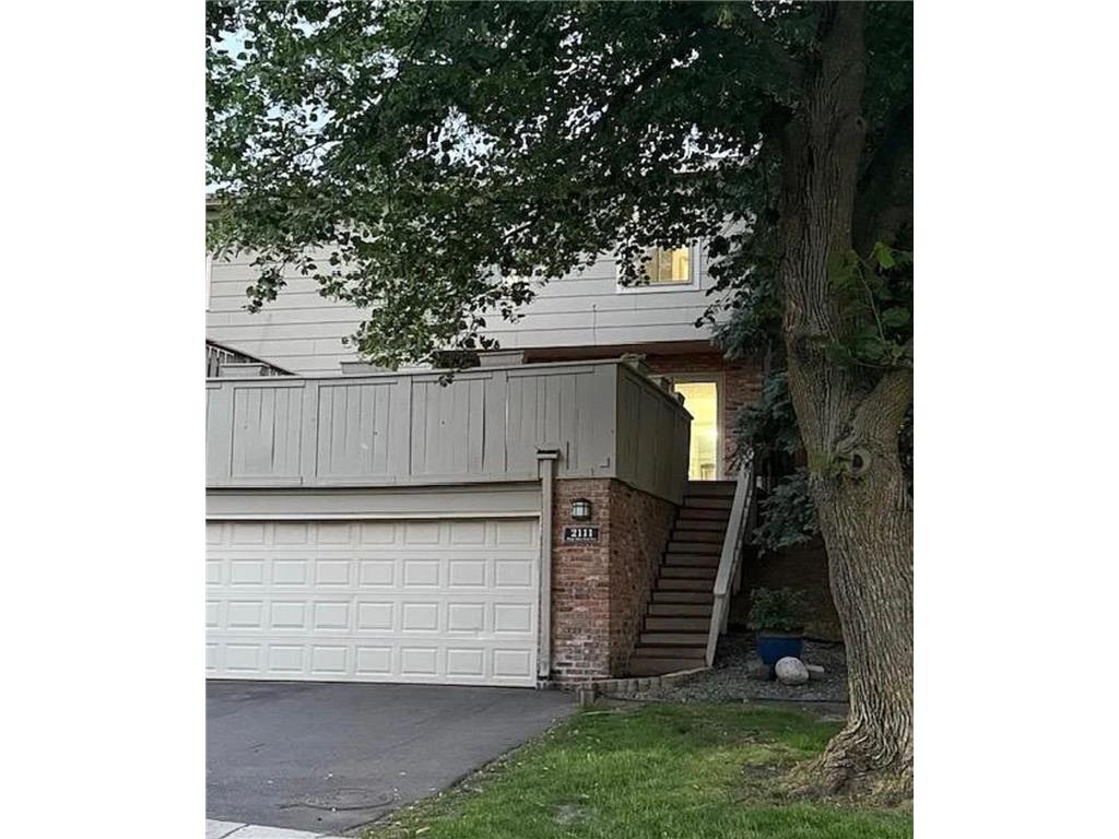 2111 Kings Valley Road W Golden Valley MN 55427 7100416 image1
