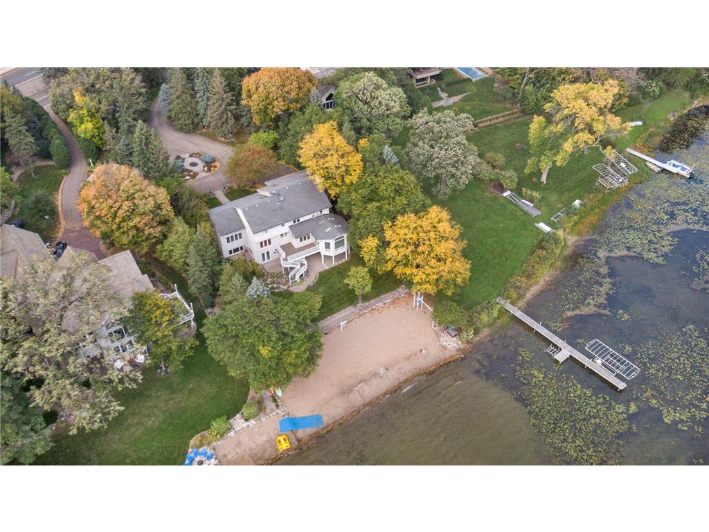 21115 Radisson Road Shorewood MN 55331 - Christmas 6439309 image1