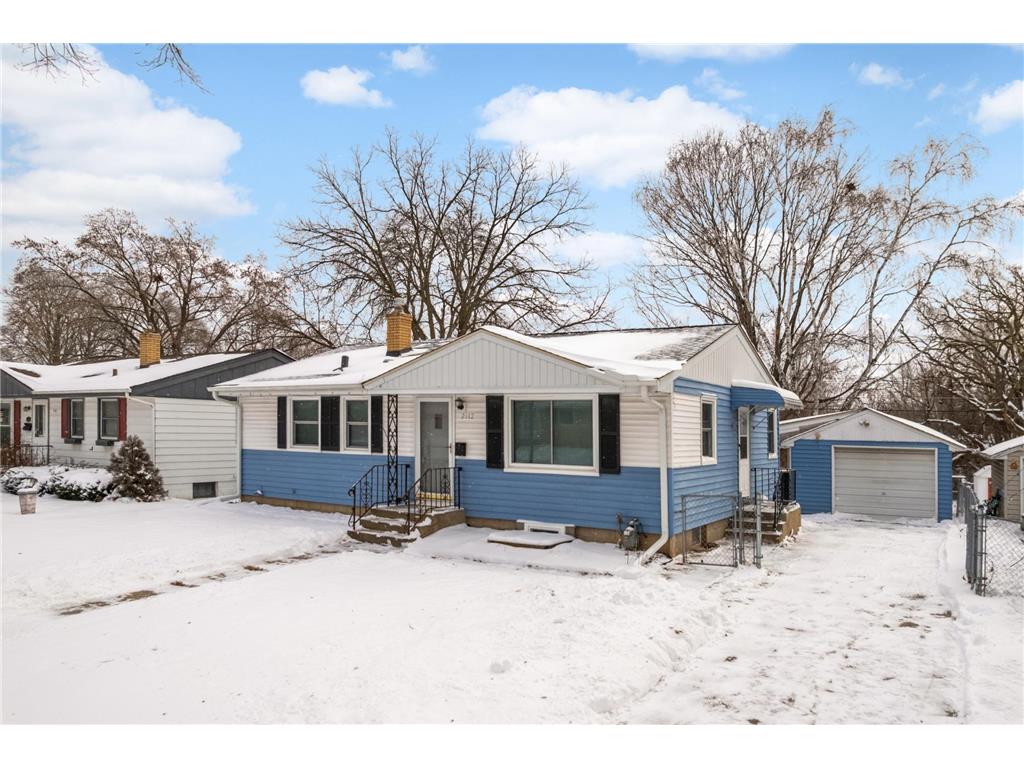 2112 Hawthorne Avenue E Saint Paul MN 55119 6824327 image1