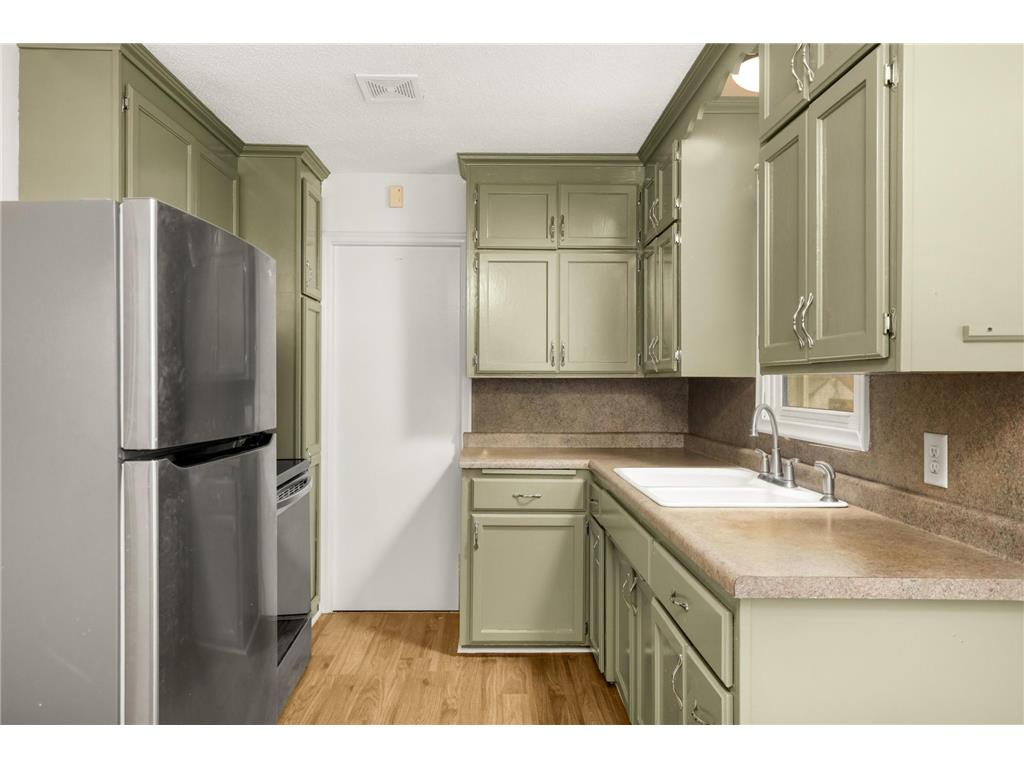 2112 Hawthorne Avenue E Saint Paul MN 55119 6824327 image10