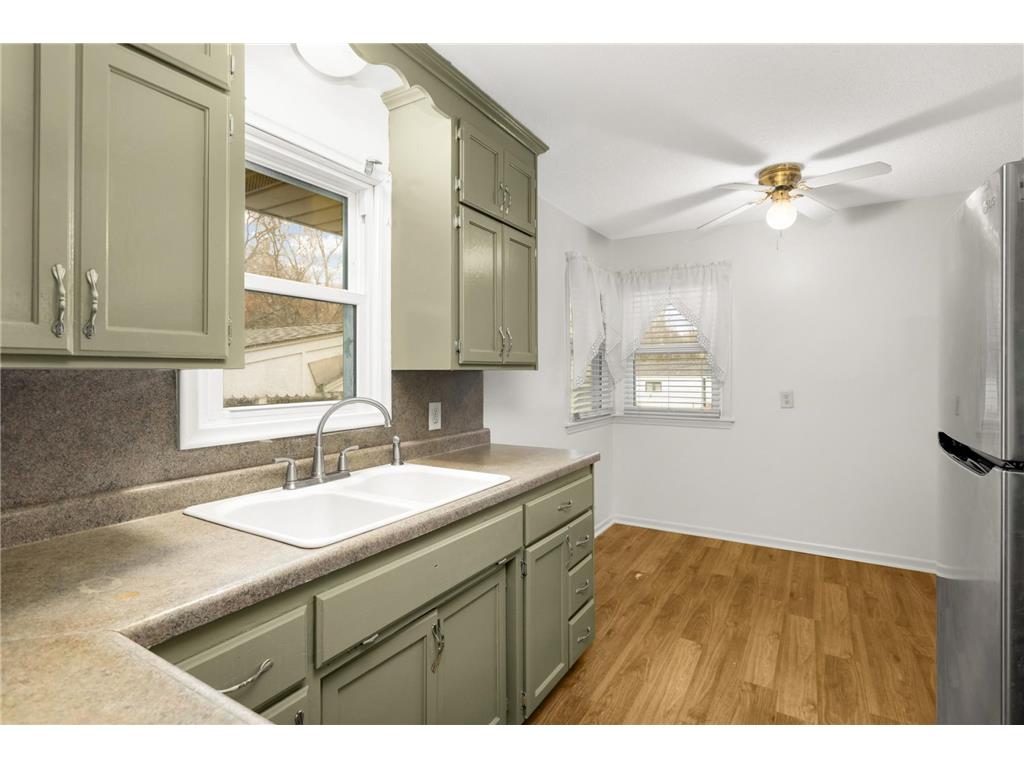 2112 Hawthorne Avenue E Saint Paul MN 55119 6824327 image11