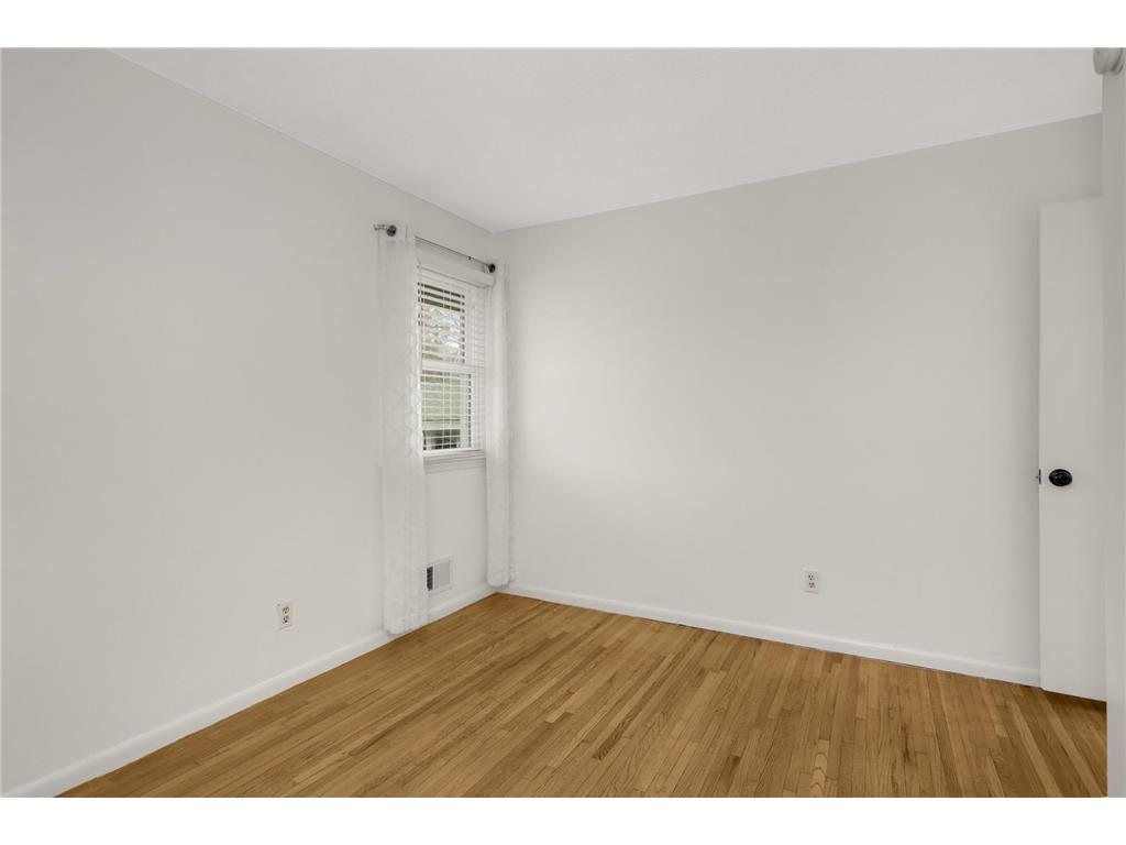 2112 Hawthorne Avenue E Saint Paul MN 55119 6824327 image13