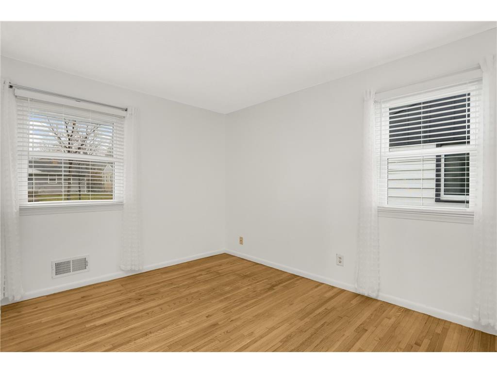 2112 Hawthorne Avenue E Saint Paul MN 55119 6824327 image14